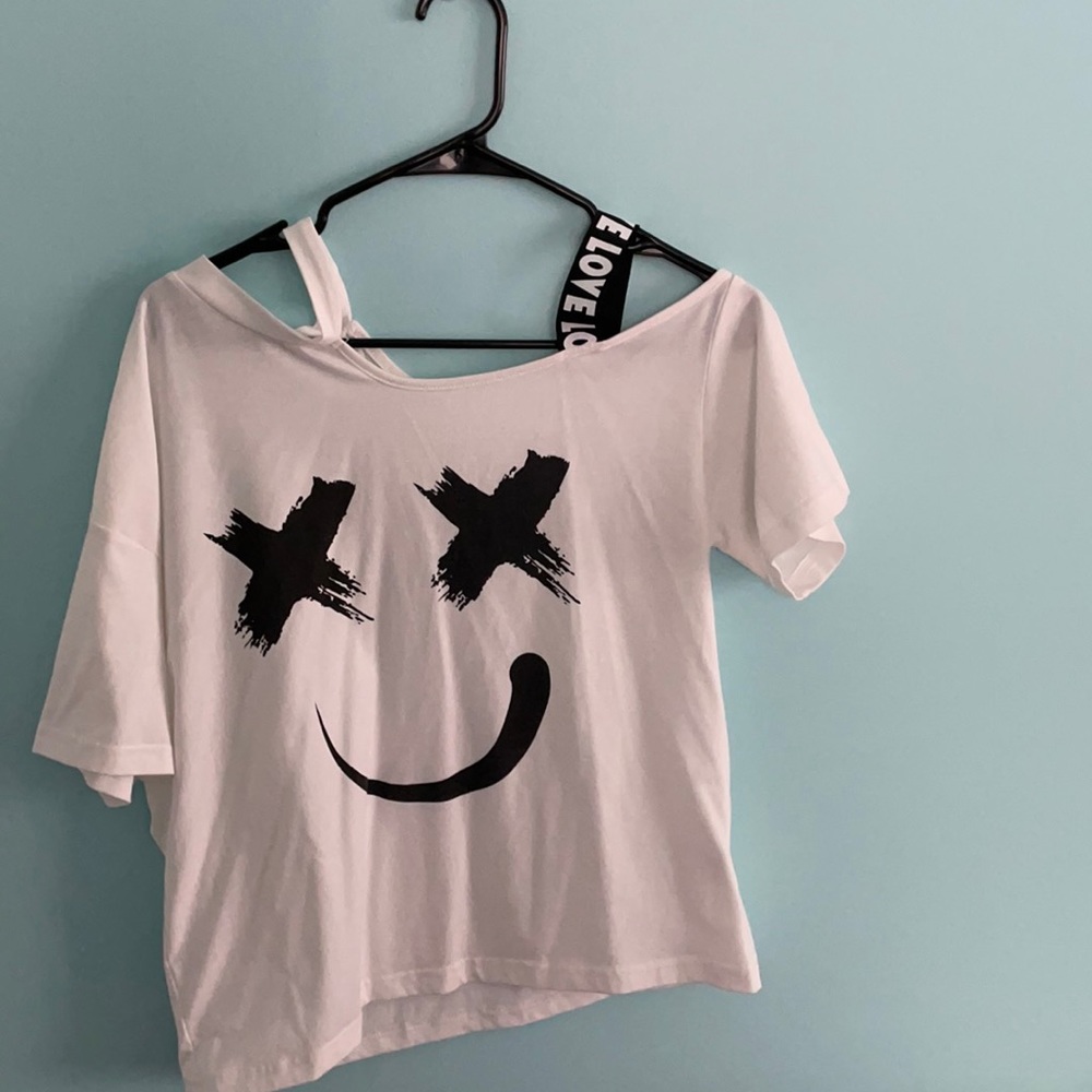 Detailed Short Sleeve XX Smiley Face